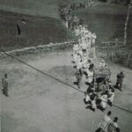 Foto d’epoca, di una processione religiosa per la festività di San Lorenzo del 1947. Da notarsi i due carabinieri, che accompagnavano la statua del Santo, stando ai lati della stessa (dall’archivio di famiglia dell’autore)