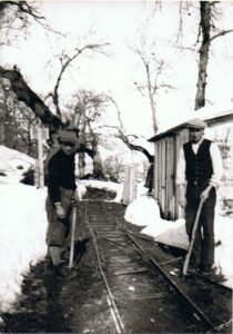 Anni '20 – Costruzione del binario – Archivio Mario Corradi.