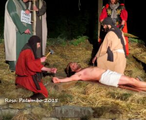 UNDICESIMA STAZIONE - Gesù viene inchiodato alla croce.